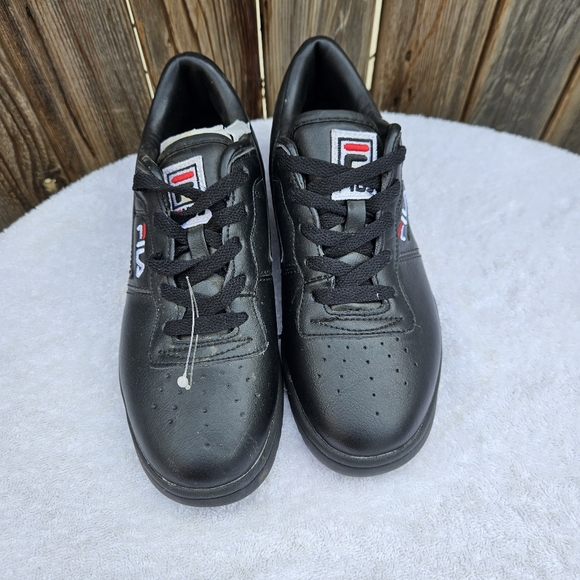 Fila Big Kids Black and Red Sneakers Size 5 - Picture 3 of 16
